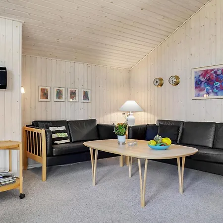3 Bedroom Pet Friendly In *