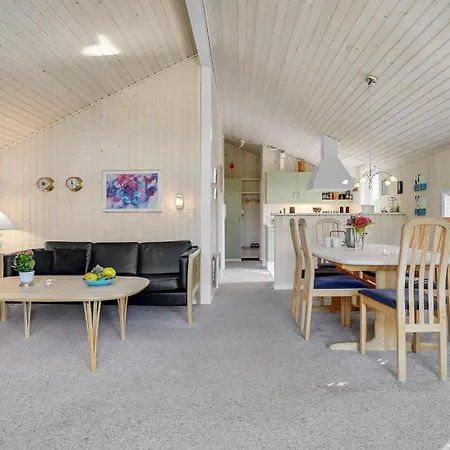 3 Bedroom Pet Friendly In Holiday home *